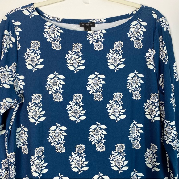 Ann Taylor 3/4 Sleeve Floral Blue Ivory Rayon Stretch Shirt Top Size Medium NWT - Picture 2 of 9